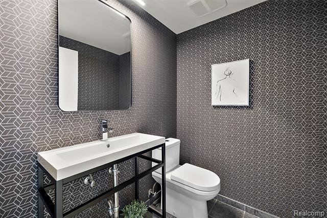 Lowest price in the Fifth for this perfectly appointed, turnkey - photo 12