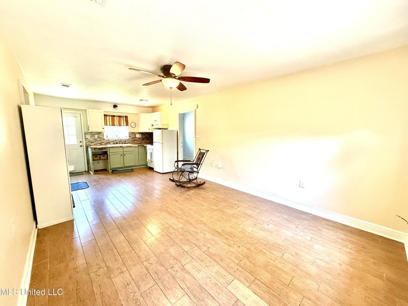 Impeccably maintained 1786 sq ft brick ranch offering versatile - photo 17