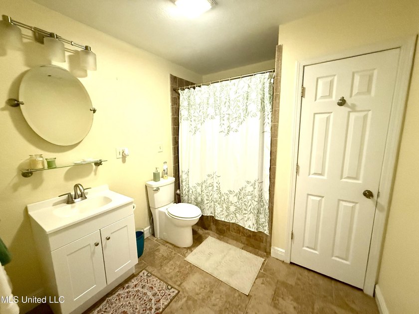 Impeccably maintained 1786 sq ft brick ranch offering versatile - photo 22