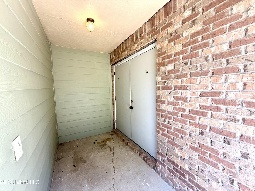 Impeccably maintained 1786 sq ft brick ranch offering versatile - photo 29