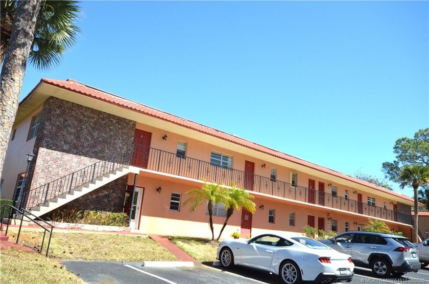 Wow! Act fast! FURNISHED, 2/2, corner unit, light &amp; bright &amp; - photo 13
