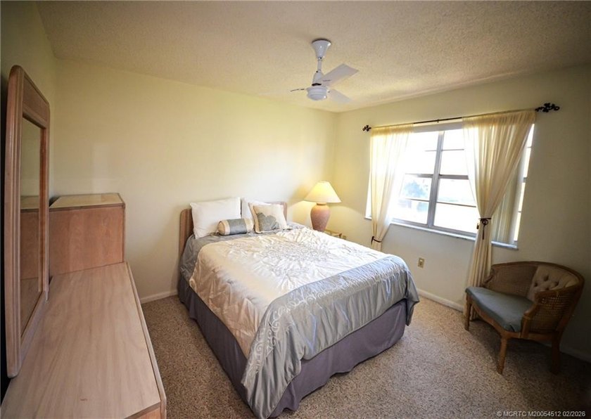 Wow! Act fast! FURNISHED, 2/2, corner unit, light &amp; bright &amp; - photo 17