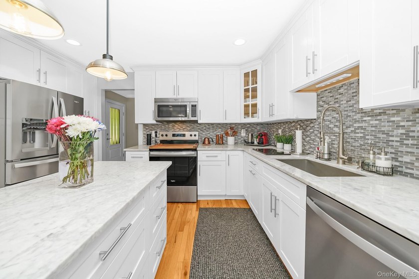 Welcome to 30 Ferndale Avenue, a beautifully maintained - photo 18
