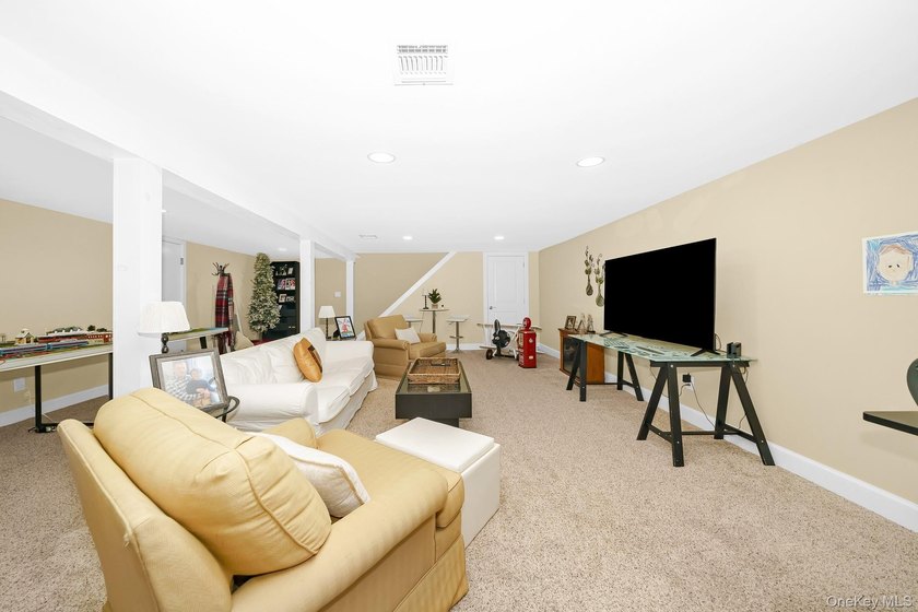 Welcome to 30 Ferndale Avenue, a beautifully maintained - photo 26