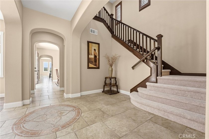 Price to sell--only $276/SF for a beautiful view home! Set - photo 9