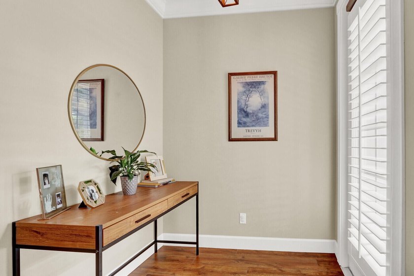 Impeccable 3 BR / 2.5 BA / 2 car garage duplex townhome - photo 3