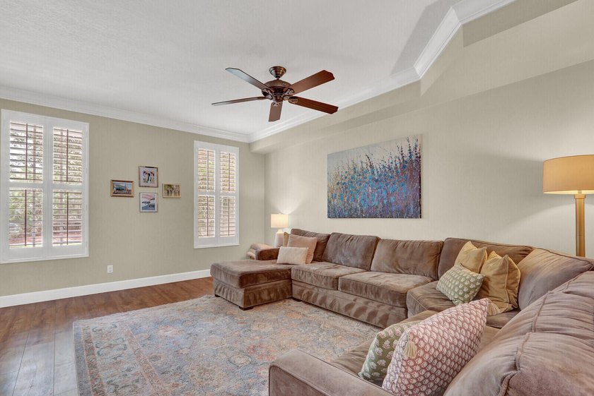 Impeccable 3 BR / 2.5 BA / 2 car garage duplex townhome - photo 6