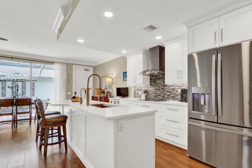 Impeccable 3 BR / 2.5 BA / 2 car garage duplex townhome - photo 7