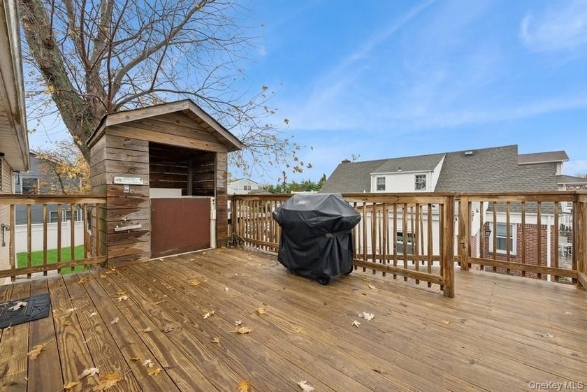 Welcome Home! To this Contemporary raised house has 3 bedrooms/2 - photo 11