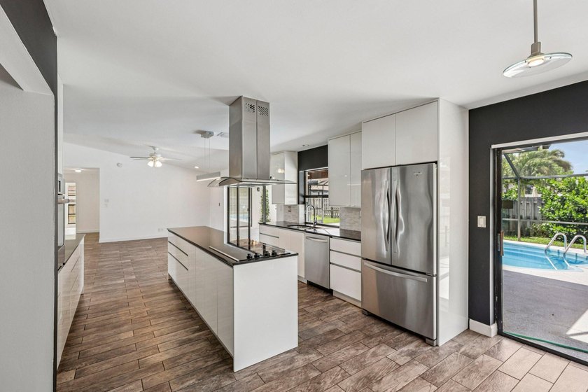 Beautifully modern remodeled 4-bedroom, 2-bath pool home in - photo 14