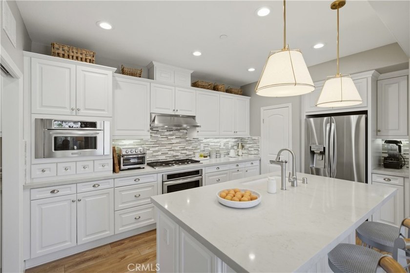 Welcome to this beautifully designed single-level home offering - photo 4