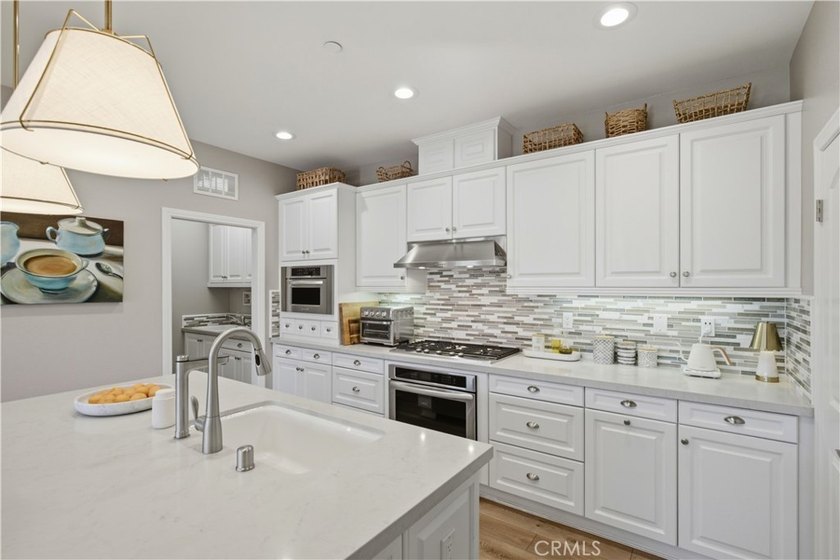 Welcome to this beautifully designed single-level home offering - photo 6
