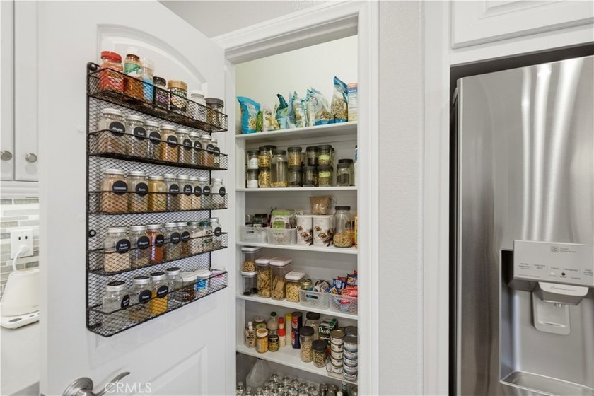Welcome to this beautifully designed single-level home offering - photo 8