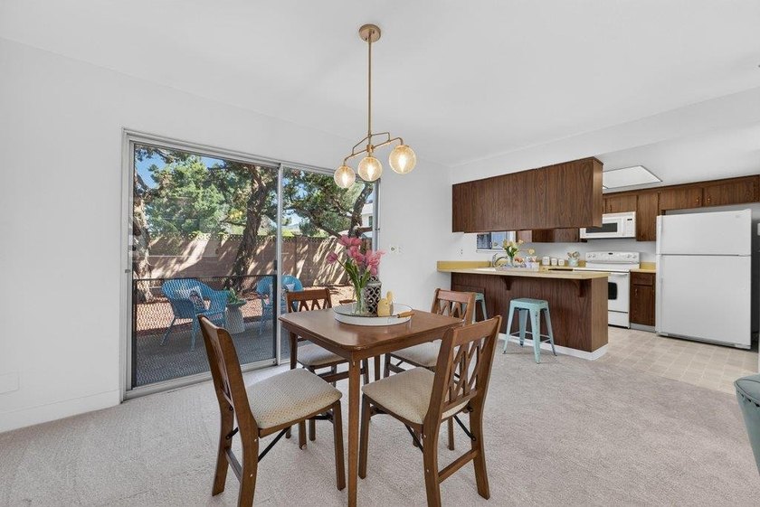 Welcome to this charming, low-maintenance 2-bedroom, 1 - photo 17