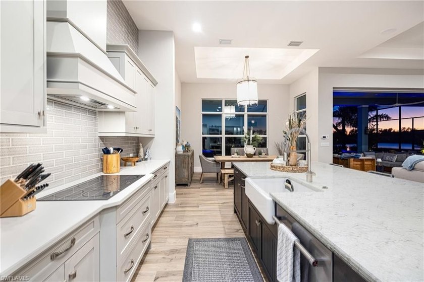 Set within the prestigious, resort-inspired community of Naples - photo 23