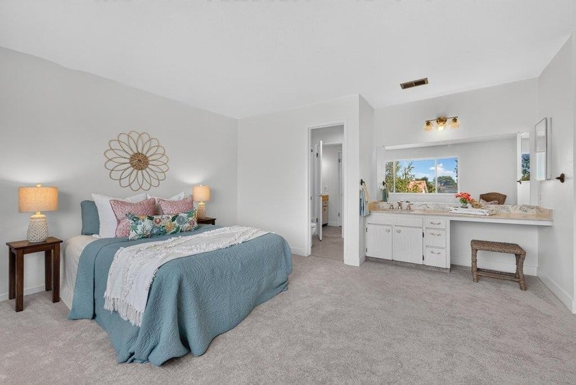 Welcome to this charming, low-maintenance 2-bedroom, 1 - photo 24