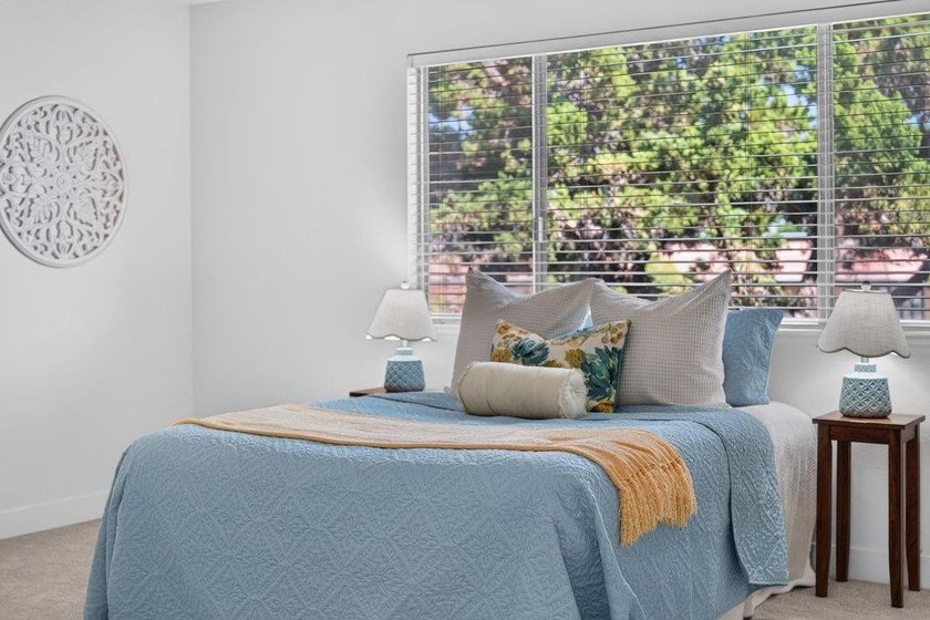 Welcome to this charming, low-maintenance 2-bedroom, 1 - photo 27