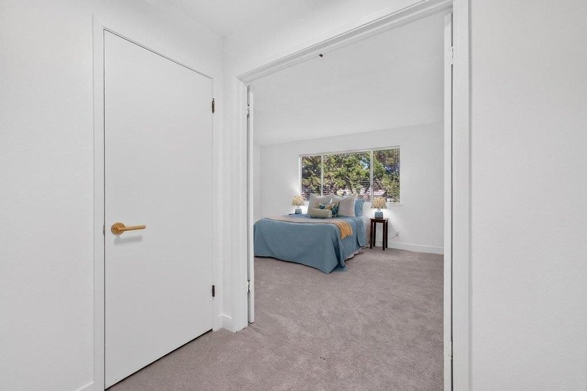 Welcome to this charming, low-maintenance 2-bedroom, 1 - photo 31