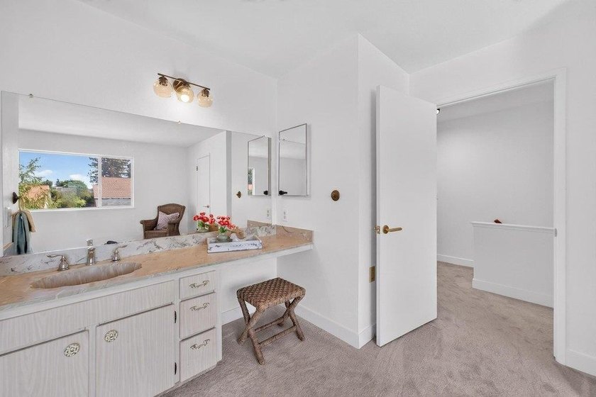 Welcome to this charming, low-maintenance 2-bedroom, 1 - photo 33
