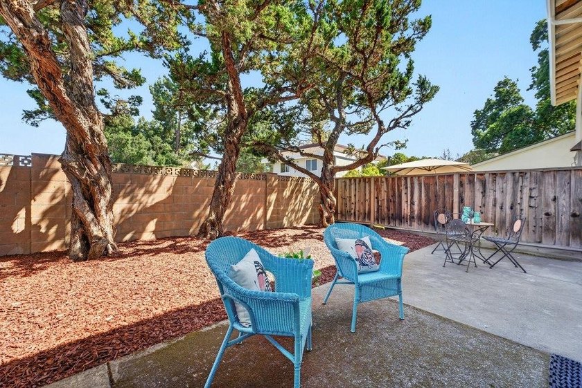 Welcome to this charming, low-maintenance 2-bedroom, 1 - photo 36