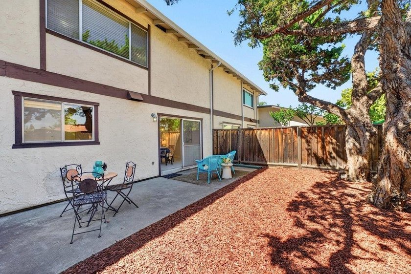 Welcome to this charming, low-maintenance 2-bedroom, 1 - photo 37