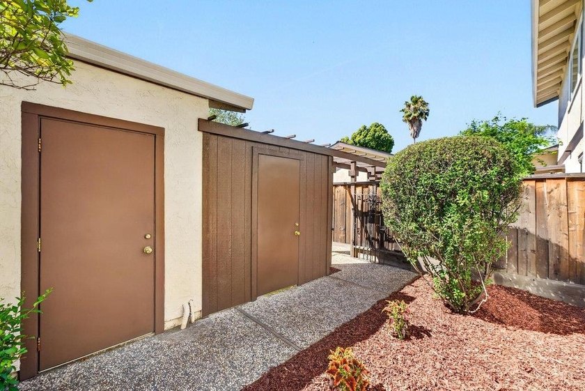 Welcome to this charming, low-maintenance 2-bedroom, 1 - photo 44