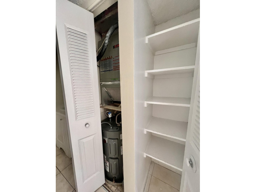 FOR SALE- 1bed 1Bath fourth floor condo. Unit rented until - photo 11