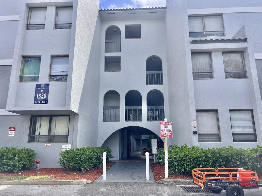 FOR SALE- 1bed 1Bath fourth floor condo. Unit rented until - photo 18