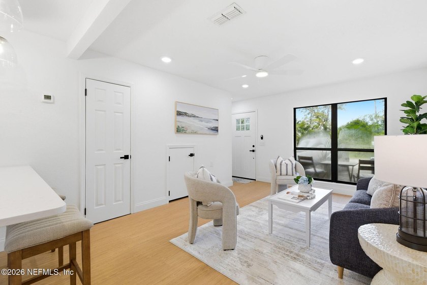 Looking for coastal living in Neptune Beach under $310K? This - photo 9