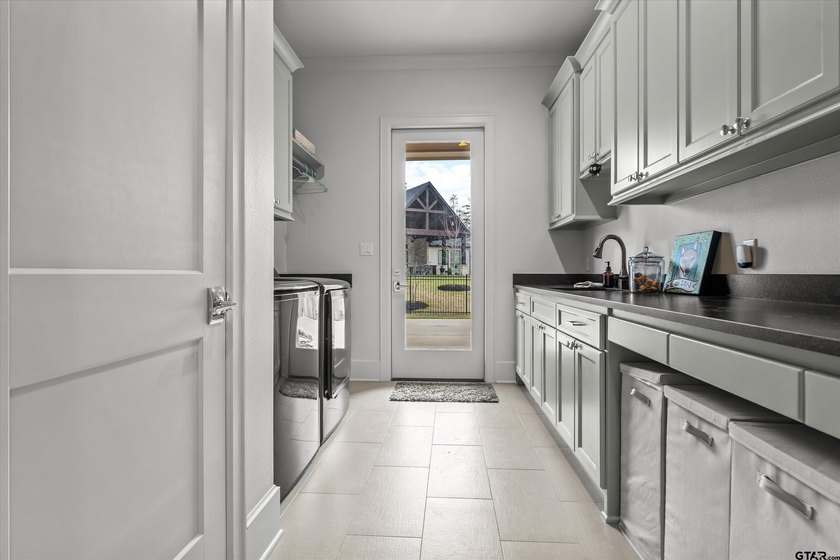 Located in the exclusive Barrett Heights, a section of Oak - photo 21