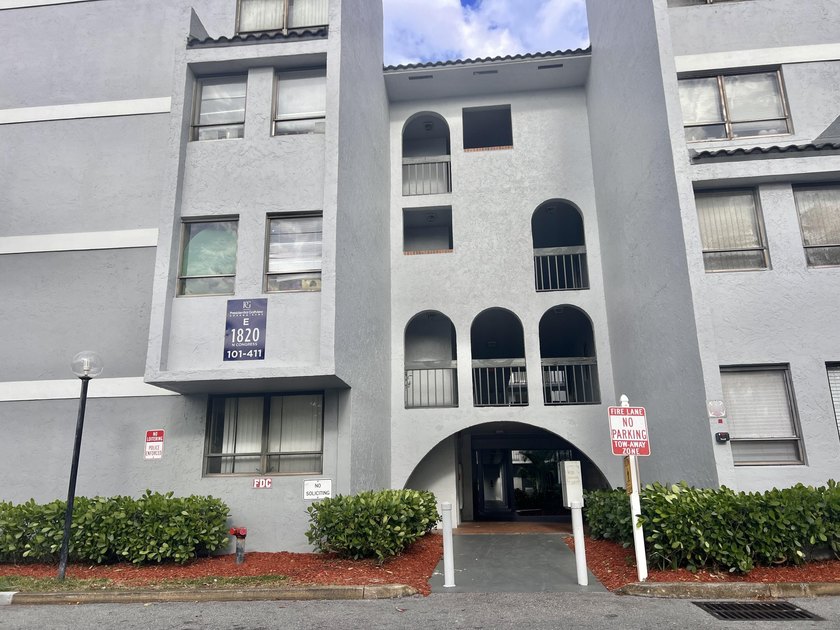 FOR SALE- 1bed 1Bath fourth floor condo. Unit rented until - photo 21