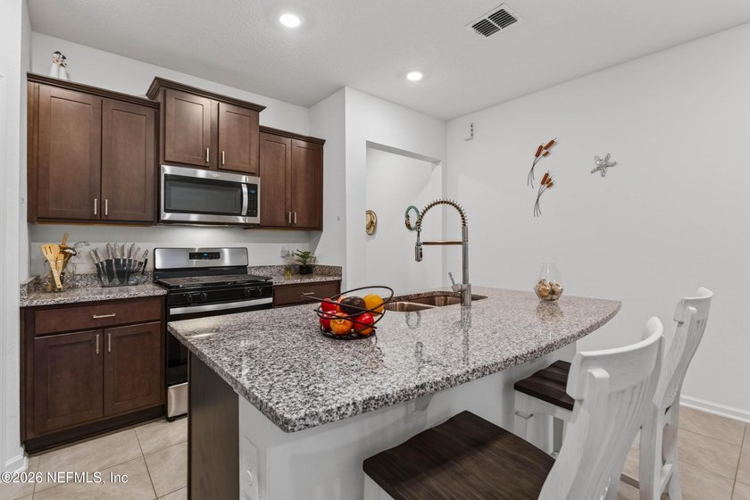 Exceptional value in Silverleaf! Built in 2024, this beautifully - photo 8
