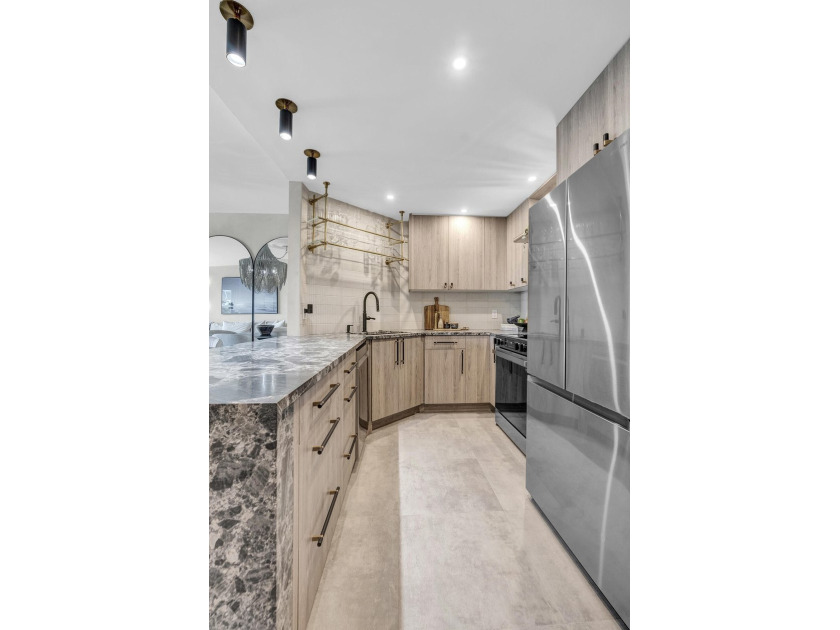 One-of-a-kind and unlike anything else in Essex Tower, this - photo 3