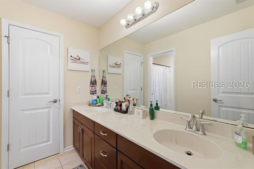 RARE OPPORTUNITY IN BLUFFTON 3,400 SQ FT | 5 BEDROOMS | PAID-OFF - photo 17