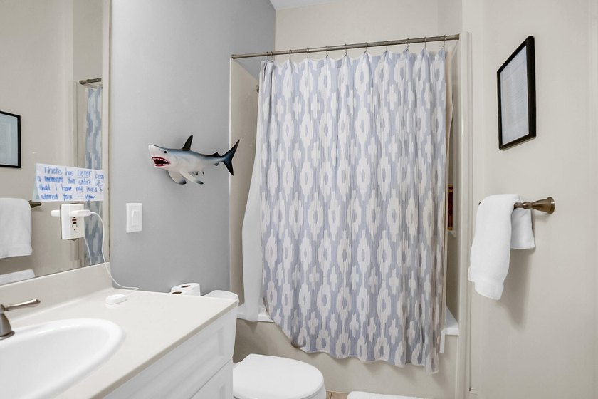 Beautiful single story home with pool situated directly on Kelly - photo 40