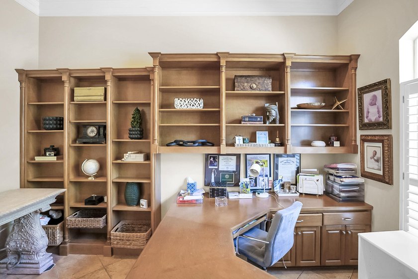 Beautiful single story home with pool situated directly on Kelly - photo 48
