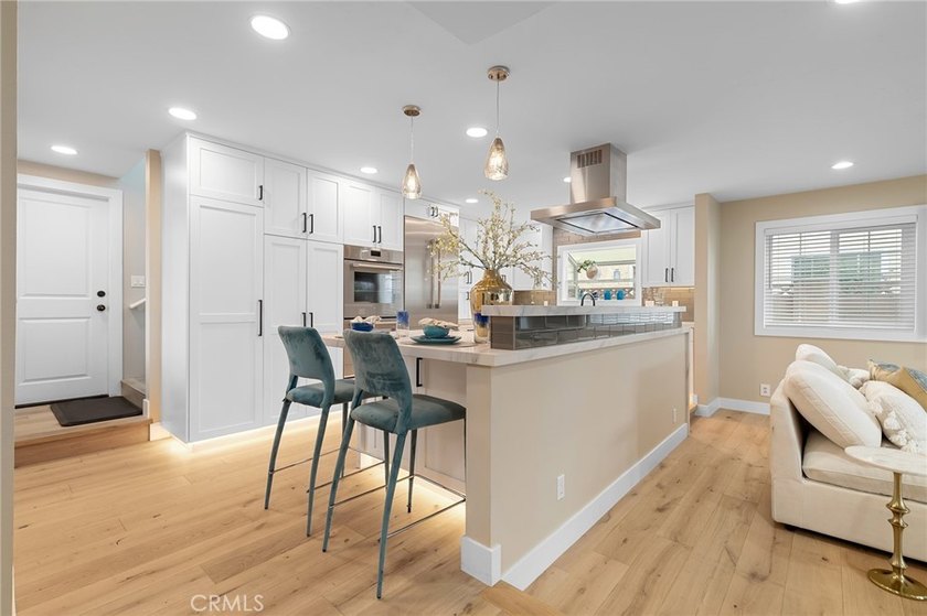 GORGEOUS HOME ideally located on the border of Westminster and - photo 4