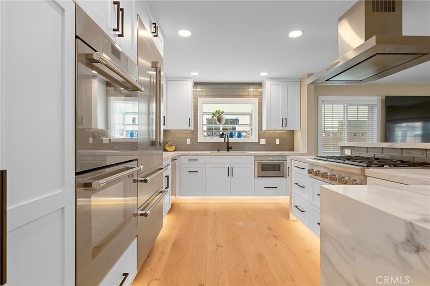 GORGEOUS HOME ideally located on the border of Westminster and - photo 5