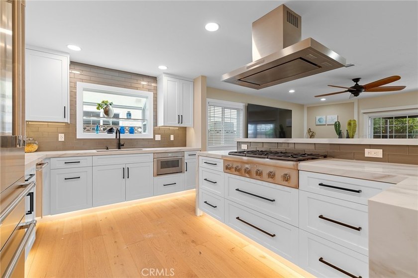 GORGEOUS HOME ideally located on the border of Westminster and - photo 6