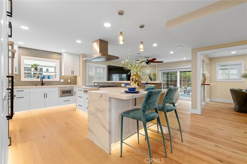 GORGEOUS HOME ideally located on the border of Westminster and - photo 7