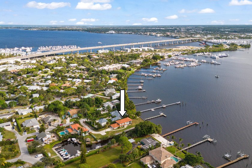 Best views on the water! Brand New 550k seawall and dock. Brand - photo 5