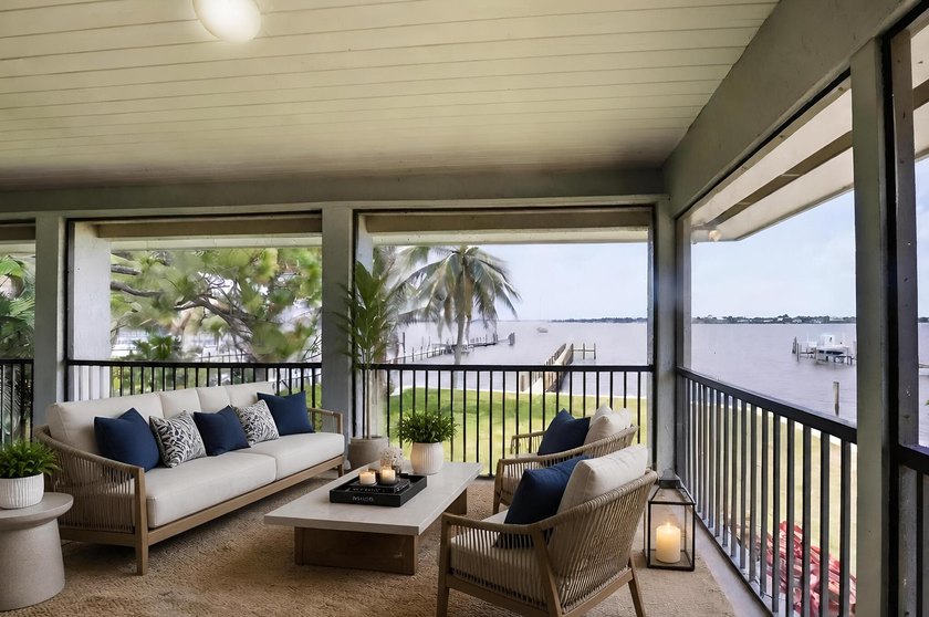Best views on the water! Brand New 550k seawall and dock. Brand - photo 8