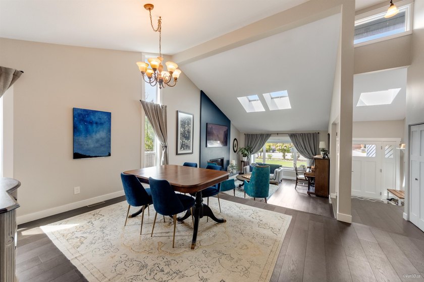 Welcome to this immaculate Valleycliffe home backing onto - photo 9