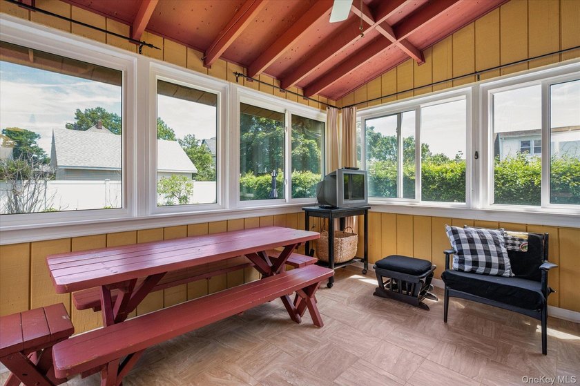 Welcome to 311 Locust Ave - a beautifully maintained early - photo 11