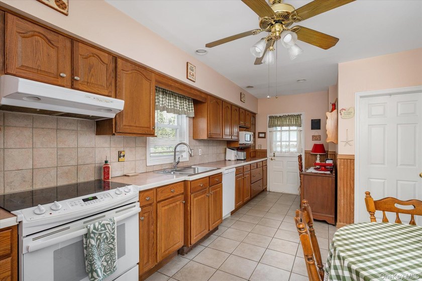 Welcome to 311 Locust Ave - a beautifully maintained early - photo 14