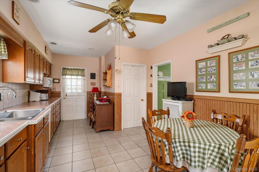 Welcome to 311 Locust Ave - a beautifully maintained early - photo 15