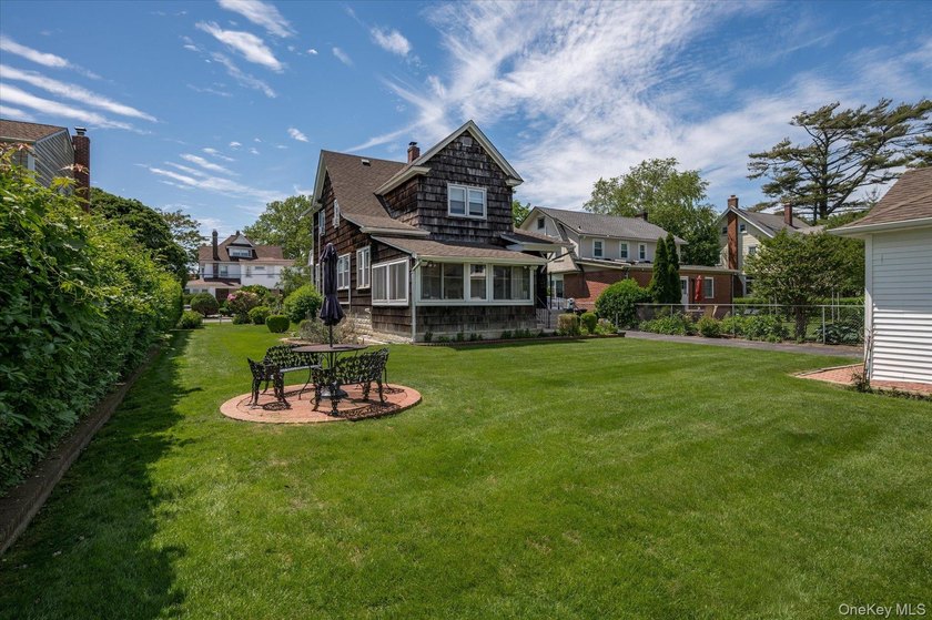 Welcome to 311 Locust Ave - a beautifully maintained early - photo 26