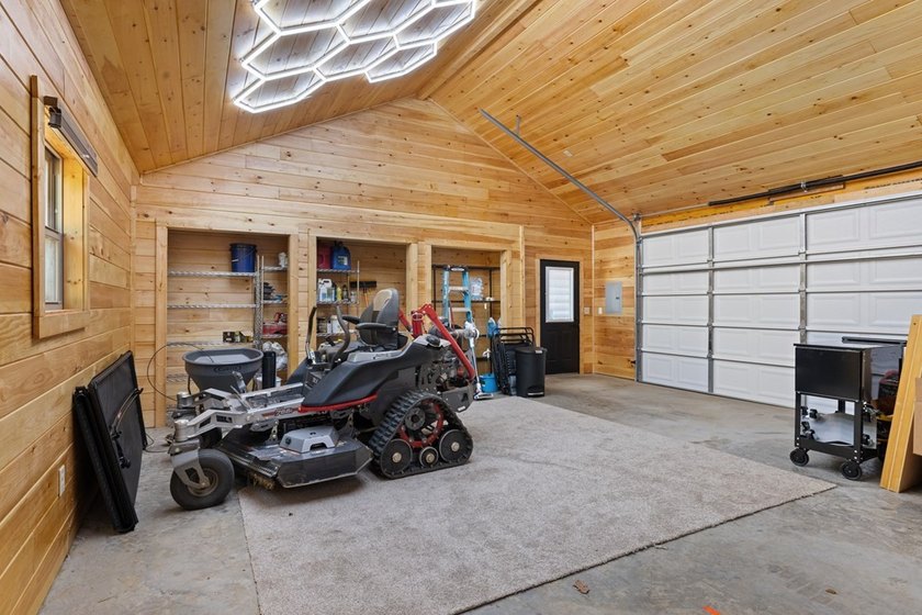 MOUNTAIN CABIN - Beautiful home offering open concept with - photo 34