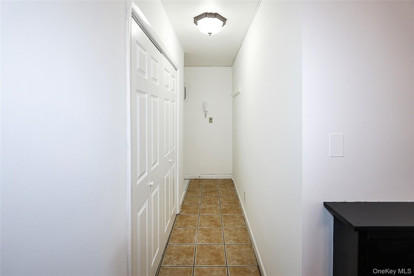 Enjoy comfortable living in this recently renovated one bedroom - photo 3