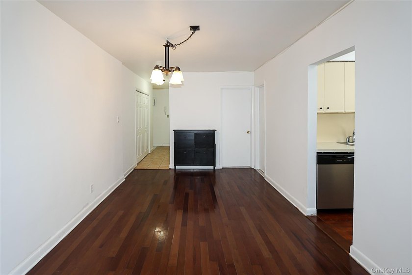 Enjoy comfortable living in this recently renovated one bedroom - photo 8